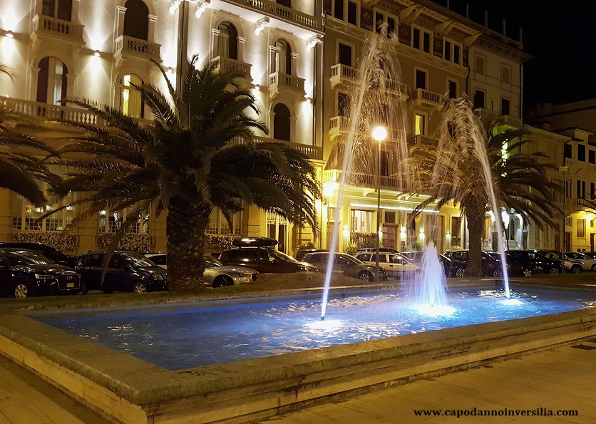 Hotel Marchionni Ingresso fontana notturno 1